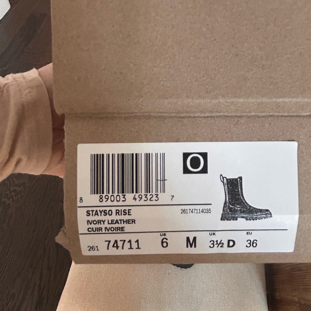 Clarks Stayso Chelsea Boots (NWT) - Picture 6 of 6